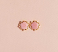 Vetiver.Pearl Vintage pink conch + freshwater pearl earring ต่างหูแป้น Pink conch สีชมพูธรรมชาติ เจี
