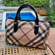 preloved original BURBERRY handbag. (with the dust bag)