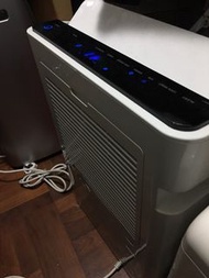 惠而浦抽濕機Whirlpool dehumidifier DS240NT另DS241HW$1500有空氣淨化功能 24L/day 已經清洗內外一切正常西貢區取