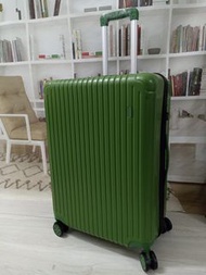 抹茶綠27吋行李箱旅行箱 27 inch lugguage 48 x 28 x 70cm