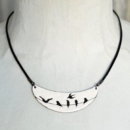 線中的鳥，燕子，鳥，鳥項鍊，琺瑯項鍊，琺瑯首飾