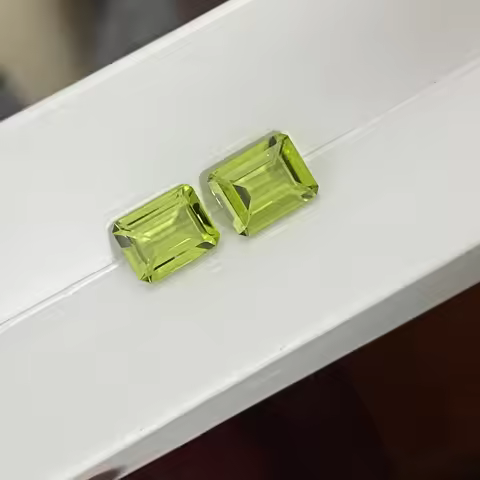 A Quality Octagon Cut 7X9mm 2 Carat Natural Green Peridot Stone For Jewelry Making