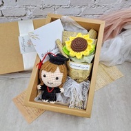 小花束畢業公仔禮盒 畢業禮盒 手鉤花 畢業公仔 畢業花束