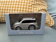 1:30 Toyota Sienta 尾期 豐田原廠 回力車 銀色