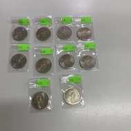 70年 香港一元 $1硬幣 每個由$30起至$50/個品相如圖  歡迎郵寄/到旺角女人街本店選購 古錢 日本畫報 古書 古物 香港舊報紙 日本明信片 香港早期明信片 香港火柴盒 香港廣告紙 香港首日封