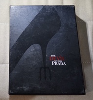 電影 穿Prada的惡魔 禮盒版 DVD 珍藏禮盒版 內附限定版時尚證件套 中英文字幕
