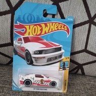 Hot Wheels 07 Ford Mustang, checkmate