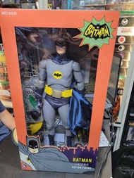 NECA 推出的 1/4 比例《1966 經典電視劇集版》蝙蝠俠（由亞當·韋斯特 Adam West 飾演）18吋大尺寸可動公仔 ao