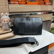 Lv city keepall 黑色牛皮斜孭袋