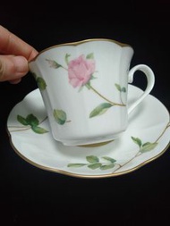 日本NARUMI骨瓷粉玫瑰咖啡杯全新盤直徑16公分杯直徑9+耳12公分高7公分