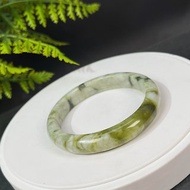 蛇紋玉手鐲 59MM 青提奶蓋淡黃飄綠岫玉手環 堅實溫潤 細膩圓融