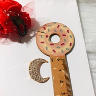 Brooch with rhinestones in the shape of a tongue. Size 2 x 2cm