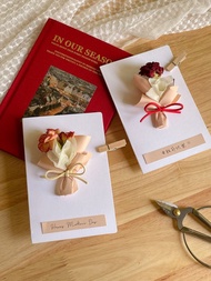 【手作材料包】康乃馨飄舞小花束 x 乾燥花DIY手作摺頁卡片