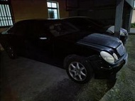 售2002年出廠賓士BENZ E240 2.6(W211型)黑色轎車，可當權利車流當車子車/酒駕超速扣牌子車