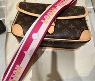 LOUIS VUITTON - LV Diane Monogram 法棍包 粉紅肩帶 桃紅肩帶 背帶