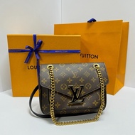 （極新閒置/晶片款🎁） LV M45592 Passy 經典郵差包 【專櫃108,000】