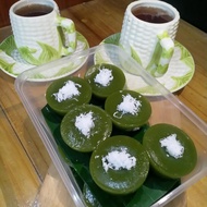 Kue Ijo daun pandan asli Djowo Klaten BSD Serpong Kue basah enak