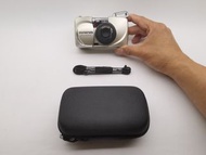 相機的愛 在於 誠意與體現! OLYMPUS μ[mju:] ZOOM 140 QD全自動袋裝式相機 合新手! OLYMPUS ZOOM LENS 38-140mmf4.0-f11高性能變焦鏡頭隨身街