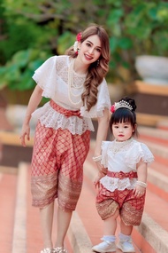 ชุดไทย ชุดครอบครัว ชุดไทยประยุกต์ Mae-Mali Jongkraben เสื้อลูกไม้ โจงกระเบน ชุดไทยแม่ลูก ชุดไทยครอบครัว ชุดแม่ลูก ชุดคู่