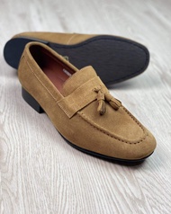 COSMOS SHOES รองเท้าหนังกลับแบบสวม Loafers รุ่น Kingston Tasseled