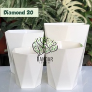 Pot Tanaman Hias Mewah Diamond Ukuran 20 Warna Putih Tanaman Hias Unik