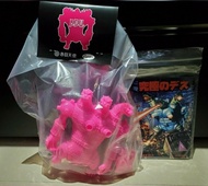抽選限定  (B.D.U.) Shocking pink Blunt Force Trauma 赤目天使 Godzilla，三頭機械哥斯拉螢光粉紅色，Sofubi 素體搪膠公仔，連插圖集