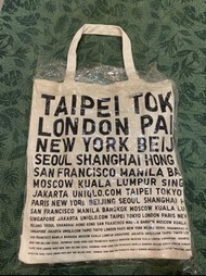 (全新)UNIQLO 帆布包 滿版英文字城市限定版 環保 購物袋、帆布包、手提袋、托特包