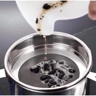 Filter mug, containing fried oil