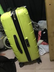 黃色行李箱