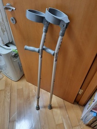 醫療腹康產品~拐杖/肋行拐杖/肋行器，鋁合金，輕便。