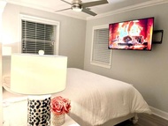 Spacious 2-Bedroom Condo on 43rd Street Easy Access to OC Convention Center!