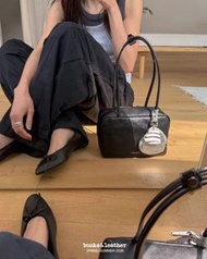 🇰🇷 #Bucks & Leather 26SS #最新款 #正方形簡約保齡球包 #保齡球袋 #手提包 #單肩包 #SHOULDERBAG #手袋 #袋 #手拎包 #包 #女裝 #男女同款 ❤️ #限