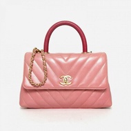CHANEL CocoHandle小號24粉色牛皮25開金扣V紋蜥蜴皮手柄肩背包