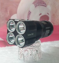 NITECORE TM28 (續行力最長的手電筒)  6000流明(lumen)強光手電筒，在2流明下可達1000小時續航(即大約可長亮著40天**電力最持久)。多功能液晶顯示屏 ，防水戶外遠程及大範圍照明。  Price售價 : HKD 1868  (包4粒原裝電 4 × 3100mAh，保護套及充電火牛12V, 1A) (更可使用新出的電池NL1840HP是一款NiteCore 強性能18650可充電鋰離子電池，具有4000mAh (4粒合共16000mAh )在2流明下可達1300小時續航(54天)