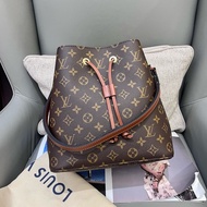 LV老花焦糖桶noe水桶單肩包