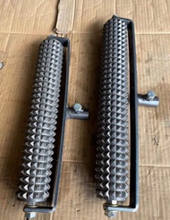 Con lăn gái tạo nhám bê tông gai nhọn