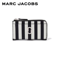 MARC JACOBS THE STRIPED J MARC TOP ZIP MULTI WALLET PF23 2P3SMP093S01 กระเป๋าสตางค์