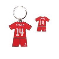 LFC Federico Chiesa 2024/25 ชุดพวงกุญแจและเข็มกลัด LF068AC242EETH