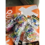 5 packs of colored plastic C62 paper clips