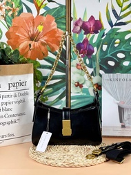 กระเป๋าสะพายข้าง CHARLES and KEITH 10 นิ้ว