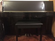 YAMAHA 黑色鋼琴 C108