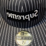 Topi New Era 59Fifty X SUPREME COMME DES GARCONS SHIRT 7 1/8