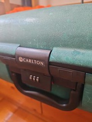 Carlton 綠色硬殼密碼鎖行李箱
