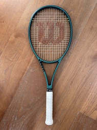 Wilson Blade 98 V9 16x19 Tennis Racket