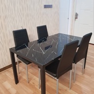 Meja Makan Kaca Motif Marmer Kaki Besi