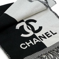 CHANEL 24A半色羊毛圍巾 - 黑拚象牙白