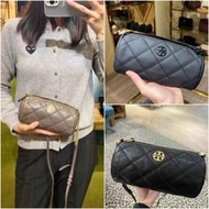 預購 優惠💓 2022新款 Tory Burch Willa Barrel Crossbody Bag  輕便型格筆筒袋，另有啞黑色logo同大象灰色😎  尺寸：21x10x9cm