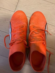 Puma 平底足球鞋