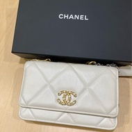 Chanel 19 WOC 白色