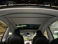 Tesla model y 電動天窗簾
